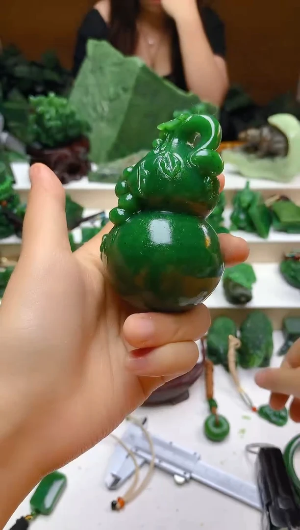 和田玉（碧玉）未镶嵌把件随机发货一个
