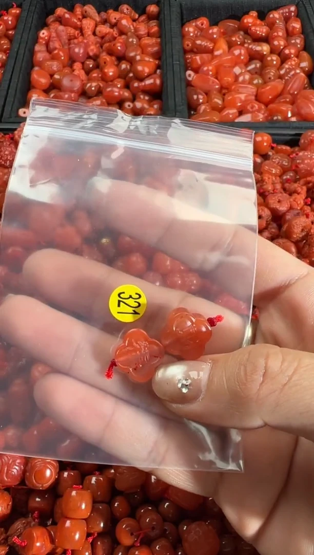 【闪购商品】南红玛瑙颈饰未镶嵌1