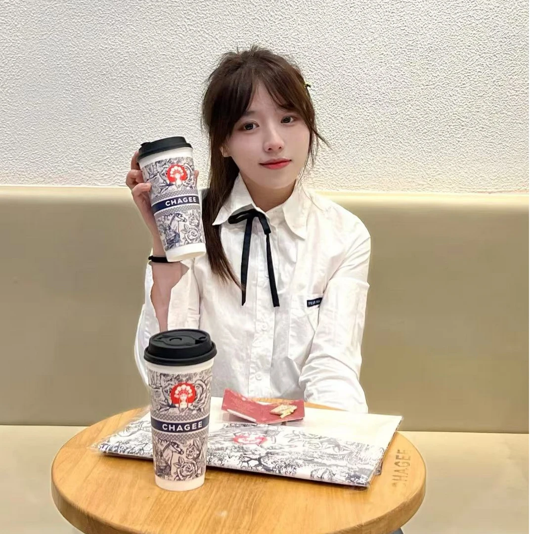 全新未使用 Prada/普拉达 蝴蝶结翻领Logo长袖 白色/38