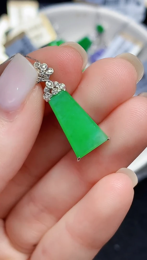 吊坠(不含链)18K金镶嵌翡翠L1970多样性发其一