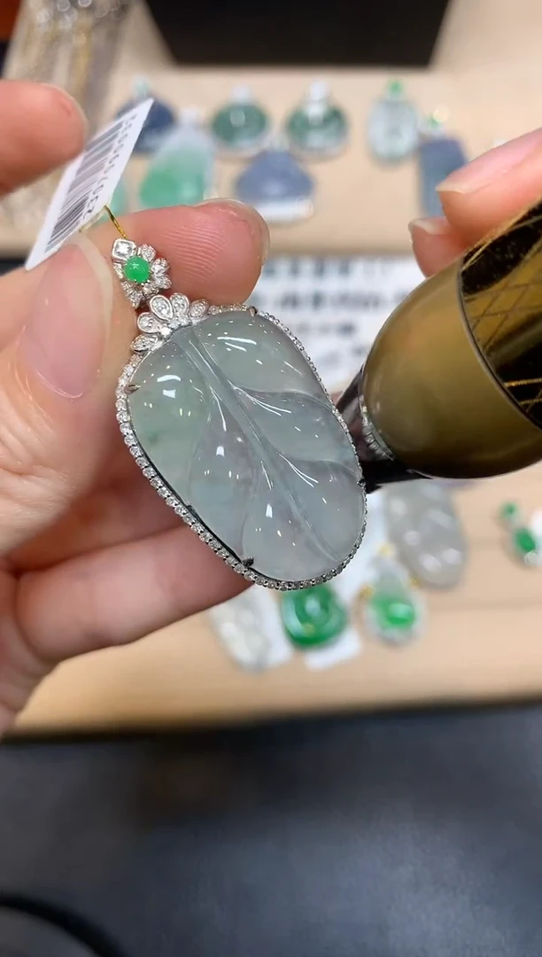 【闪购商品】翡翠颈饰18K金镶嵌树叶【无服务费
