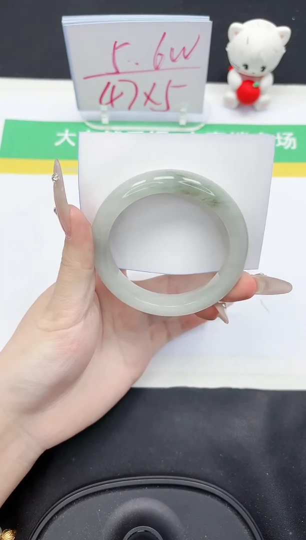 【闪购商品】石英质玉手镯未镶嵌260-56.5