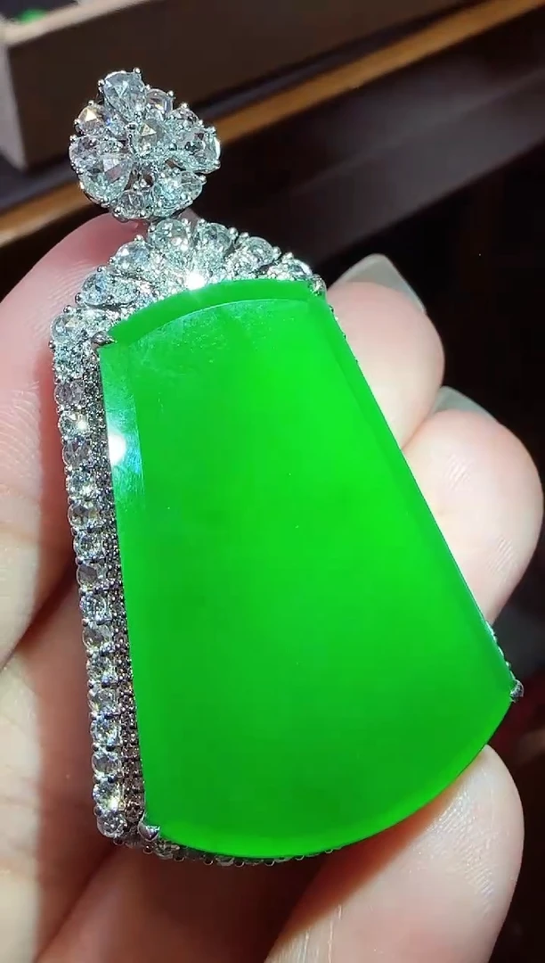 【闪购商品】翡翠吊坠(不含链)18K金镶嵌无事牌