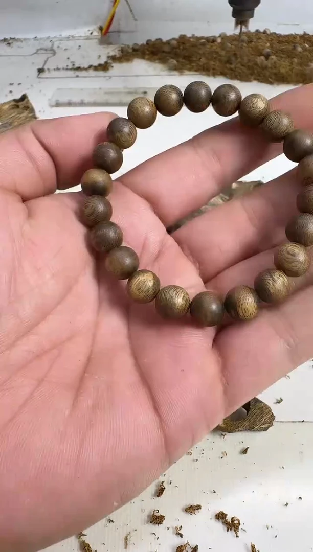 手串沉香乌身老料单圈0.9规格  6克