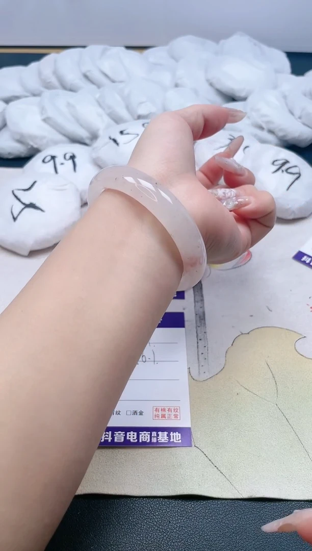 【闪购商品】和田玉手镯未镶嵌64/56.1