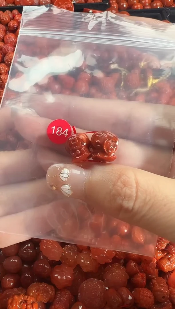 颈饰未镶嵌南红玛瑙1