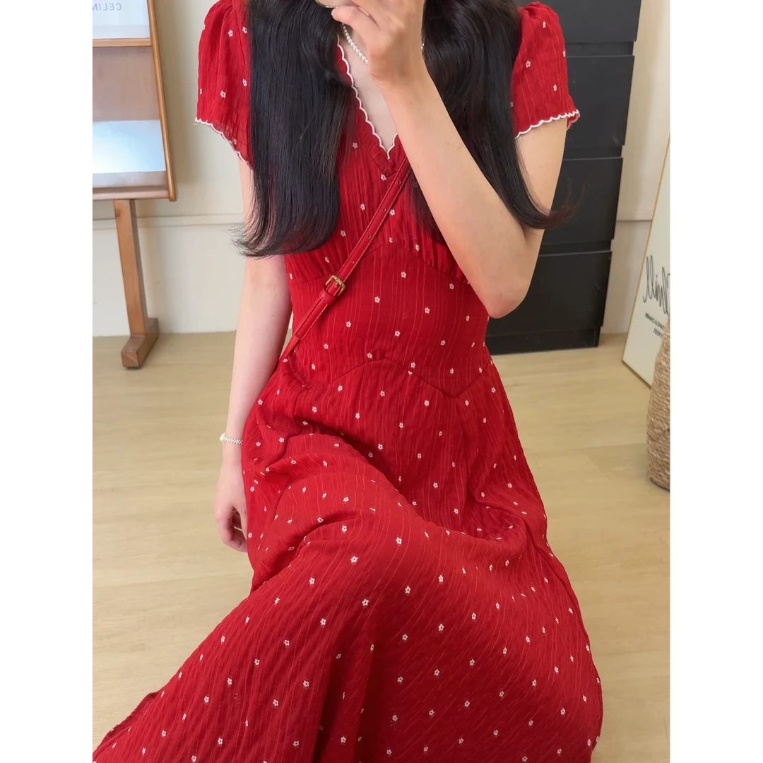 夏季高腰显瘦极光红点法式风情万种设计感十足连衣裙