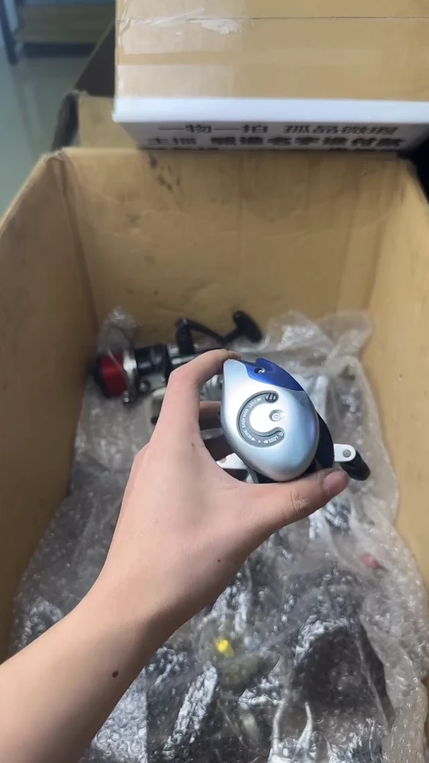 吉**万微瑕钓鱼轮，直播间讲解为准，看清楚再拍，如有拆卸不退换