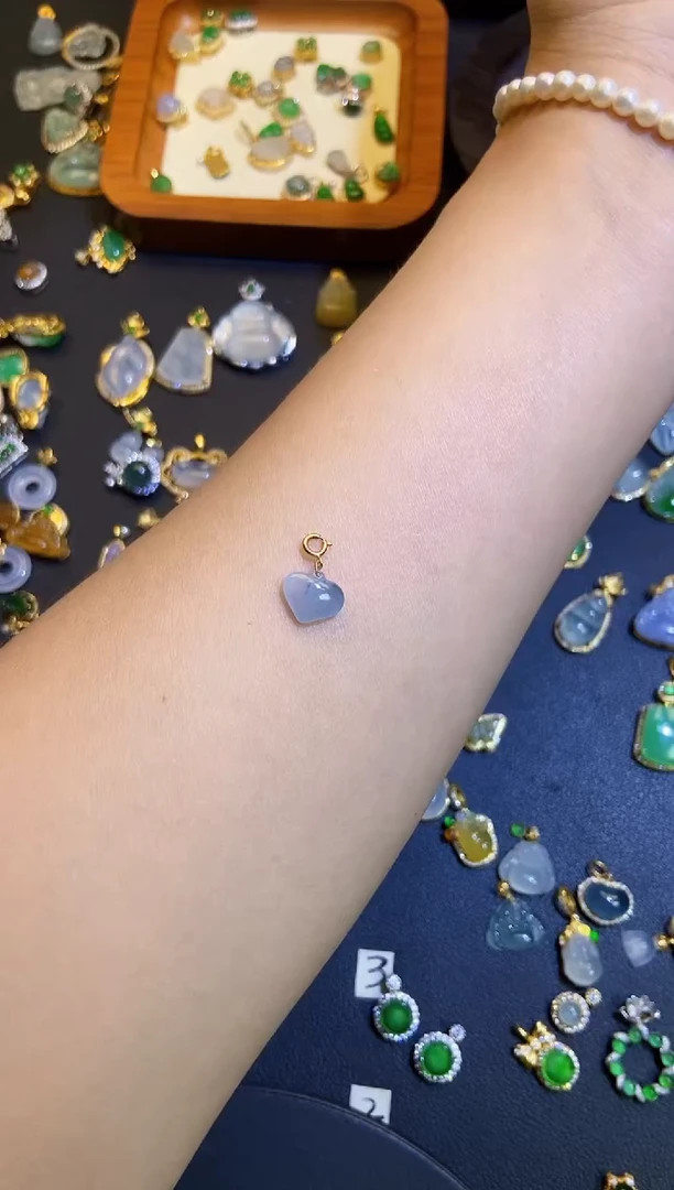 吊坠(不含链)18K金镶嵌翡翠芝*1