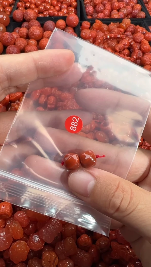 南红玛瑙未镶嵌颈饰1