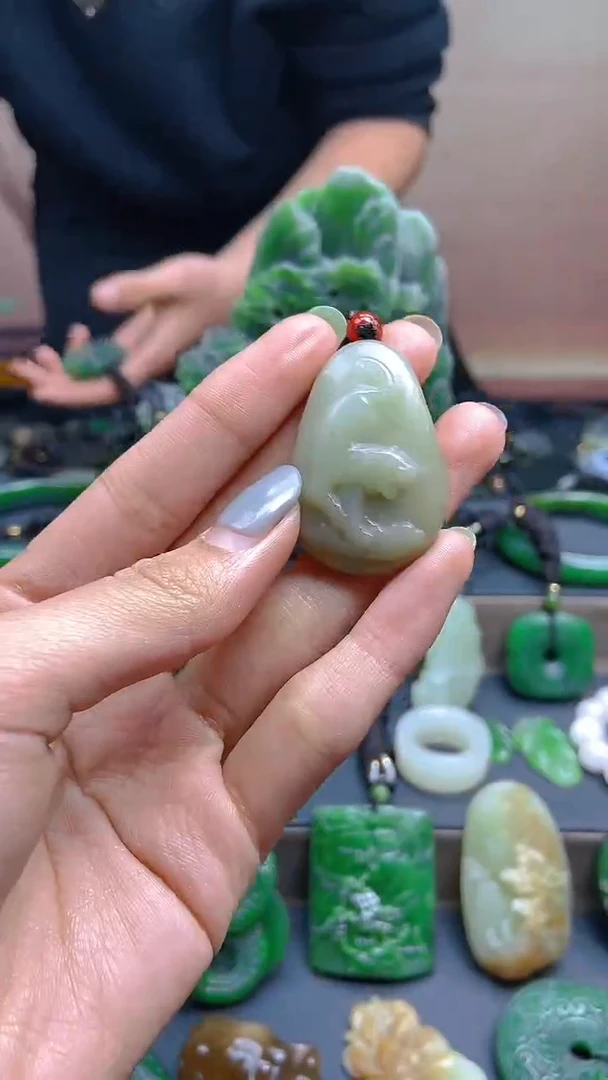 颈饰未镶嵌和田玉1