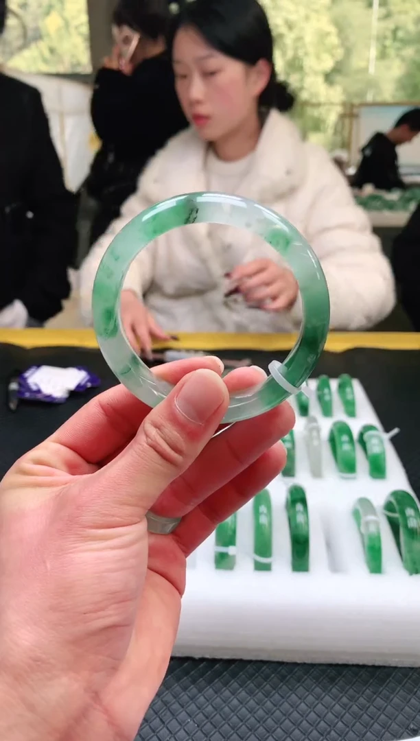 【闪购商品】石英质玉手镯未镶嵌1-天然非洲翠手镯