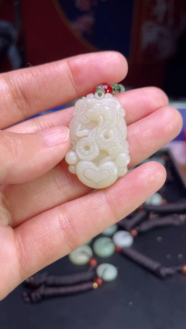 颈饰未镶嵌和田玉1