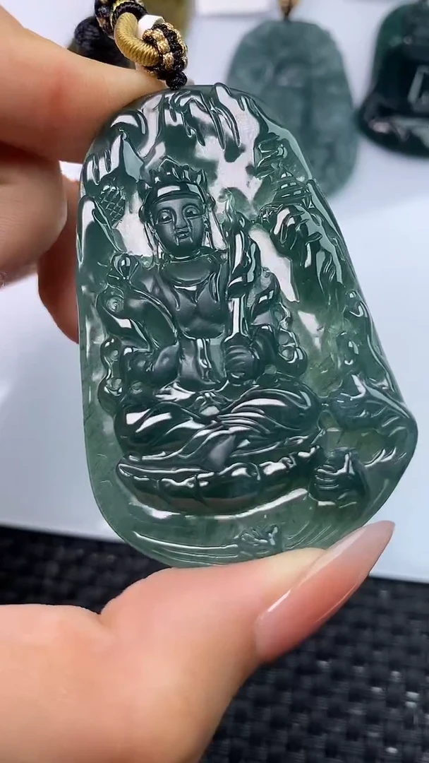 颈饰未镶嵌翡翠