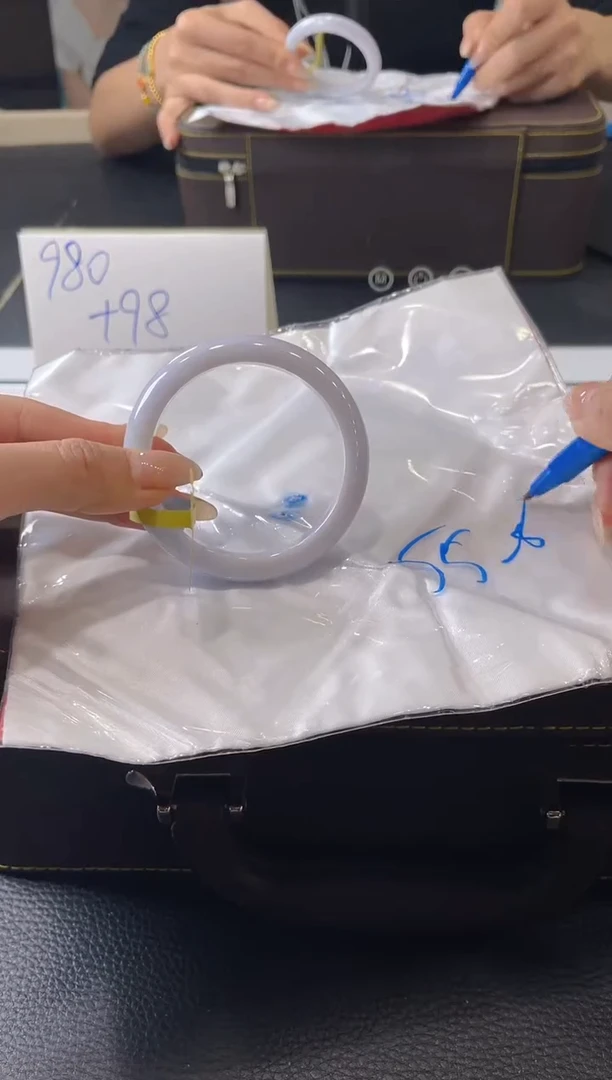 【闪购商品】翡翠手镯未镶嵌手镯