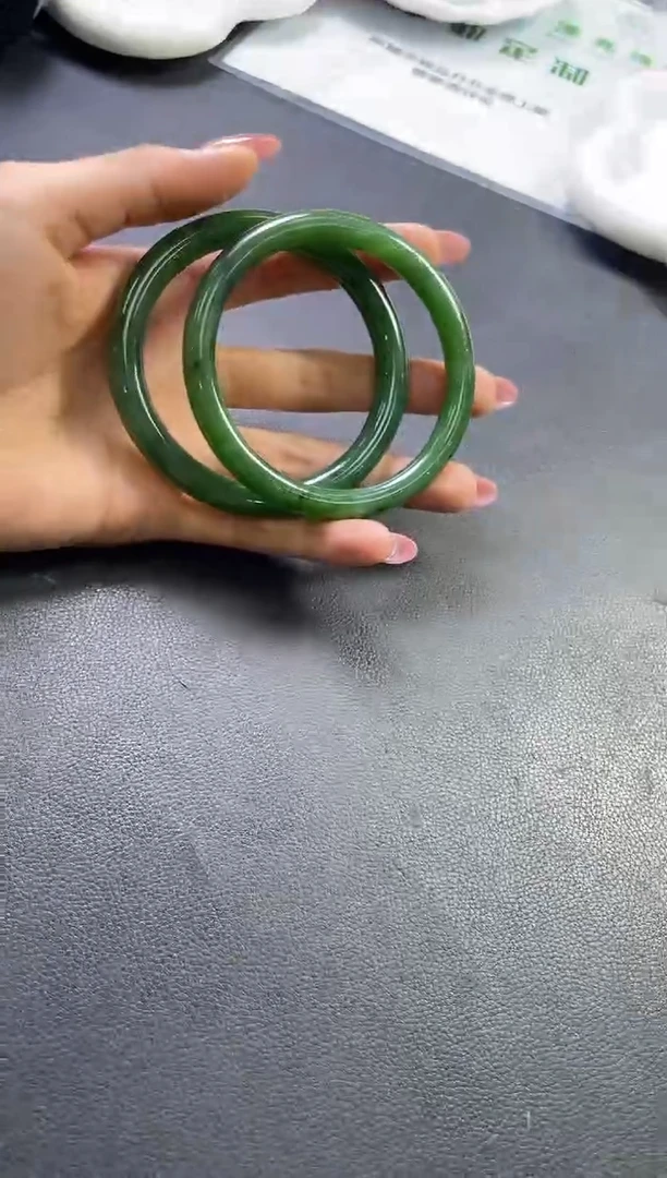 未镶嵌手链和田玉猕猴桃色美人条