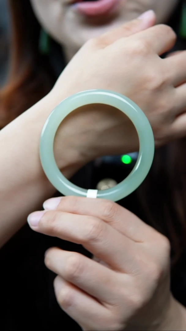 【闪购商品】和田玉手镯未镶嵌58冰葡萄肉