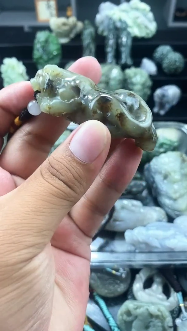 和田玉未镶嵌颈饰1