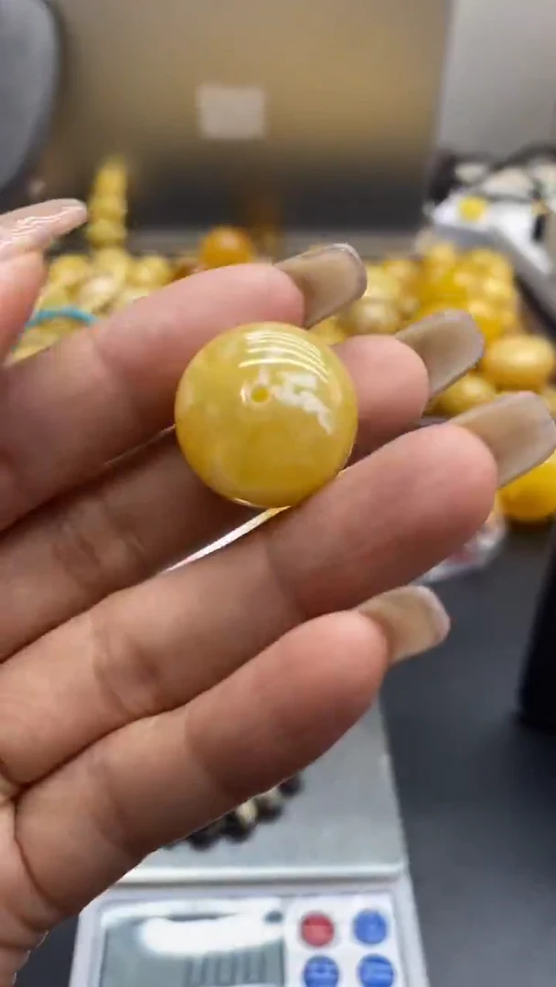 琥珀未镶嵌珠宝奇石1187