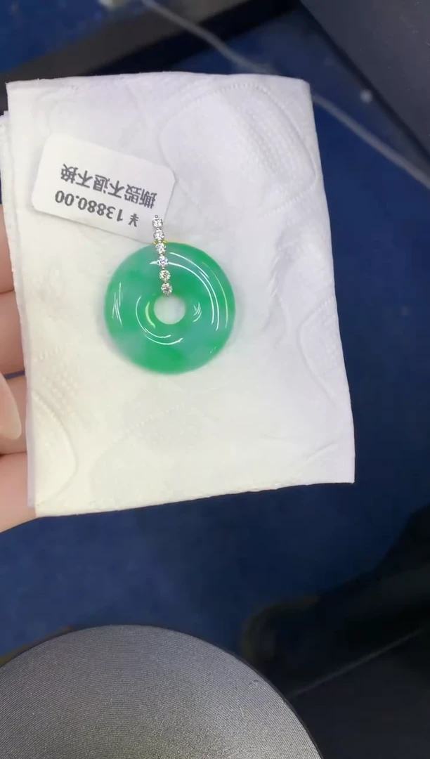 颈饰18K金镶嵌翡翠缅甸天然翡翠A货