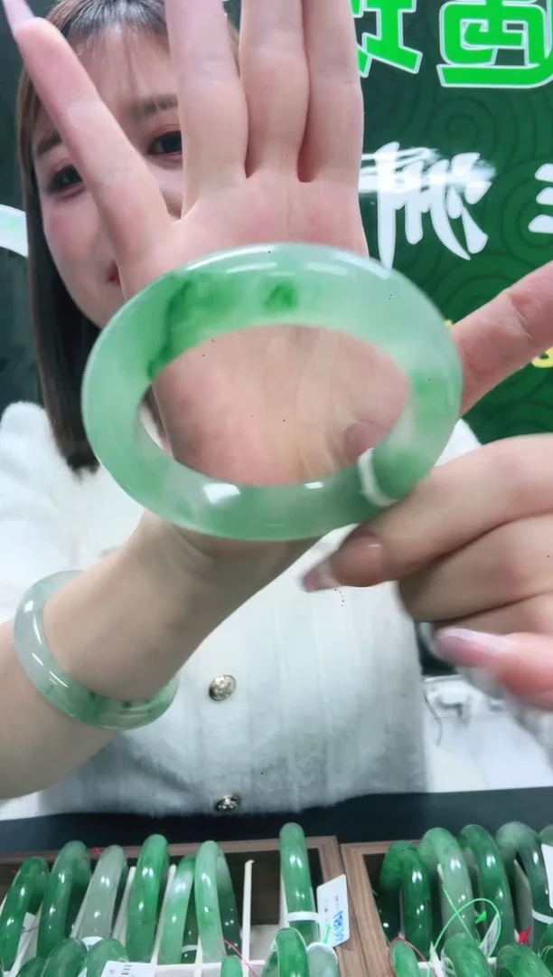 未镶嵌1石英质玉（非洲翠）无****./0178-55.5