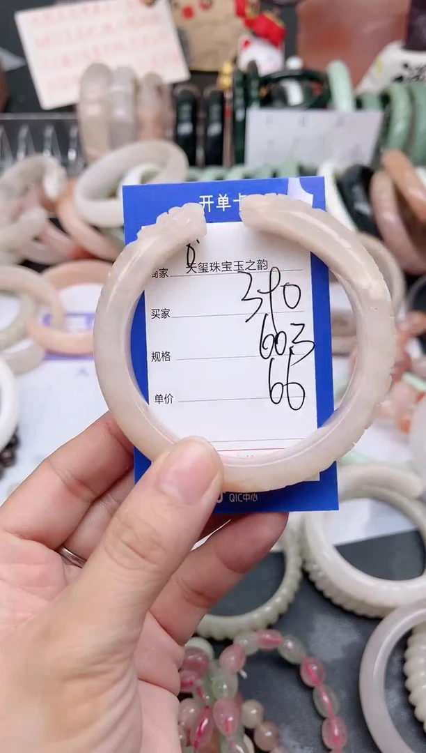 未镶嵌手镯石英质玉390