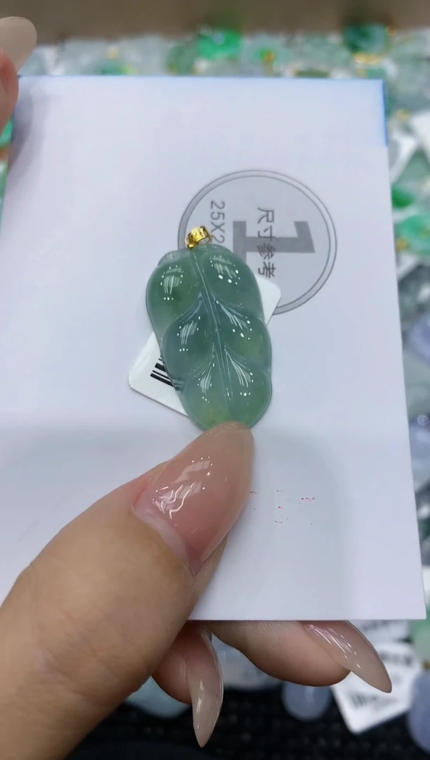 颈饰18K金镶嵌翡翠111111111111