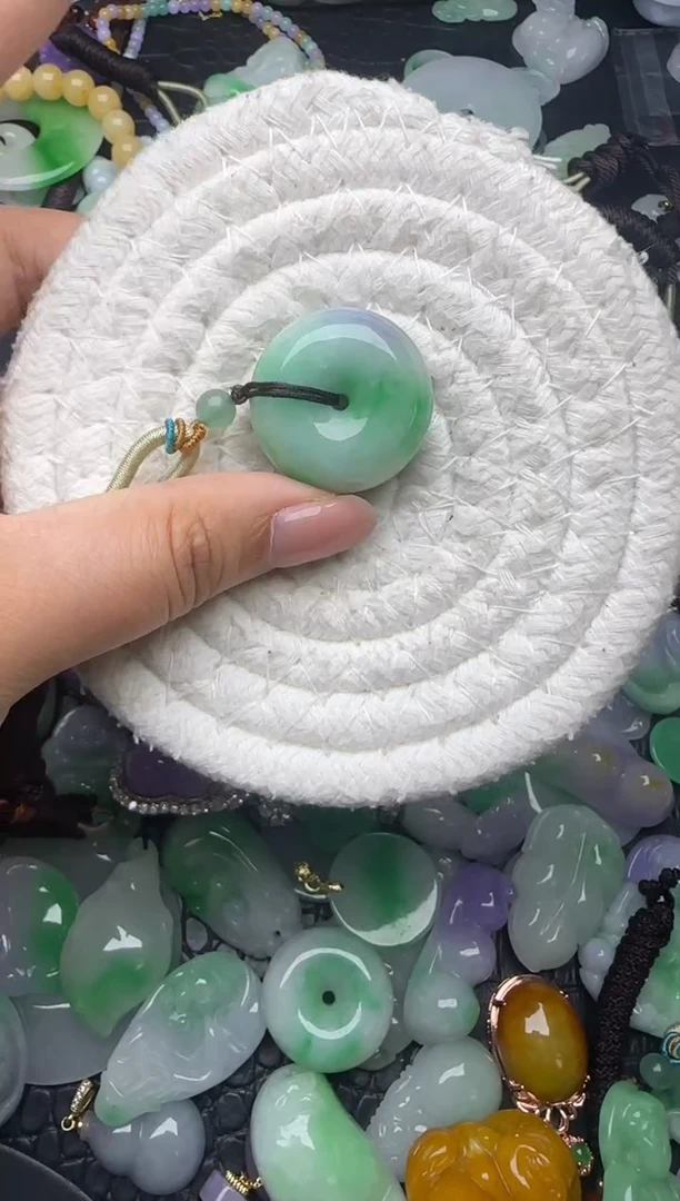 颈饰未镶嵌翡翠缅甸翡翠吊坠