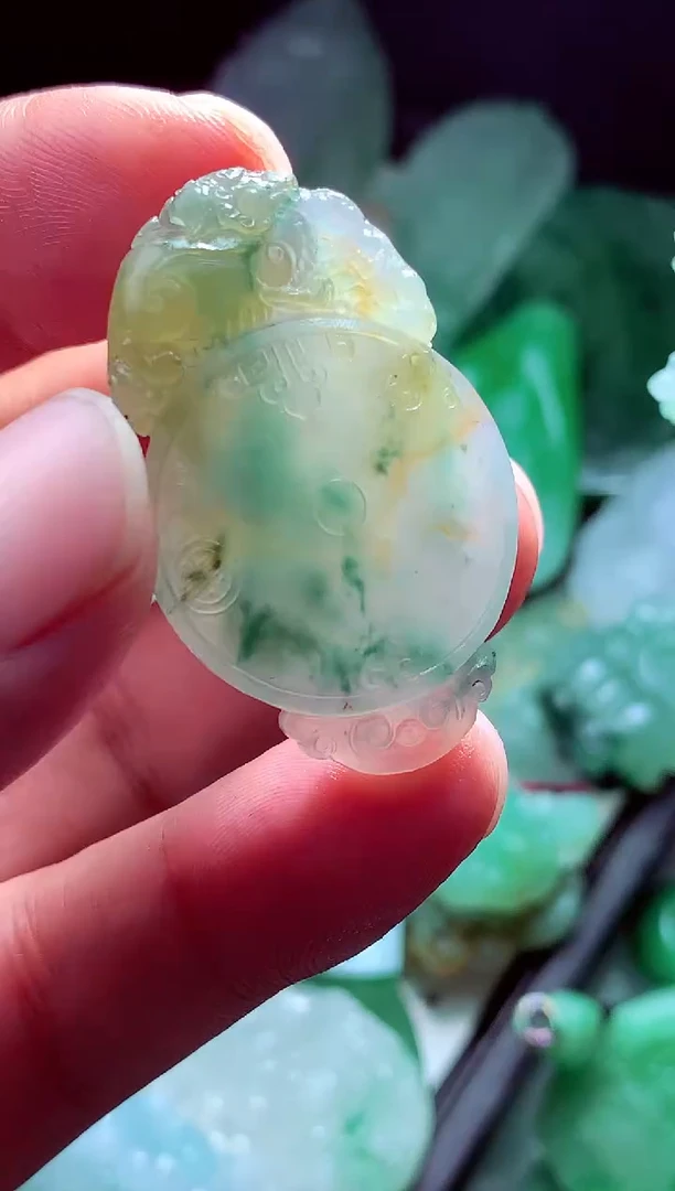 未镶嵌定制翡翠胡**?翡翠毛货定制