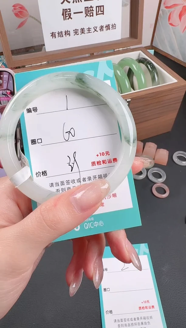 未镶嵌手镯石英质玉1