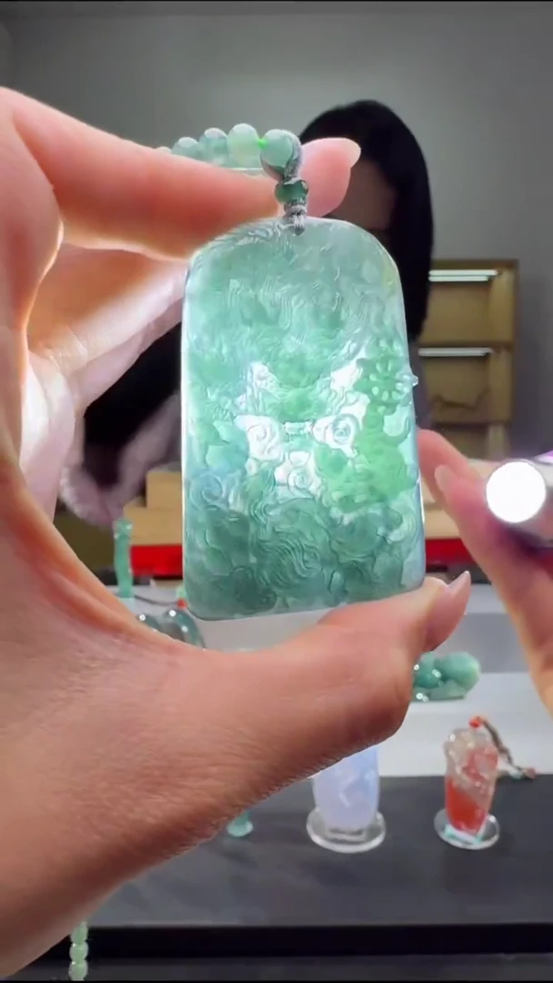 吊坠(赠链)未镶嵌翡翠龙牌（多样性发其一）