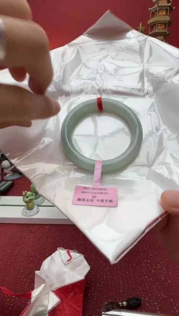 未镶嵌手镯（圆镯）翡翠泥***瓜翡翠手镯1