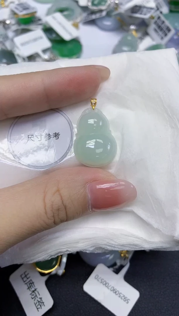颈饰18K金镶嵌翡翠天然缅甸翡翠A货多样性发一件