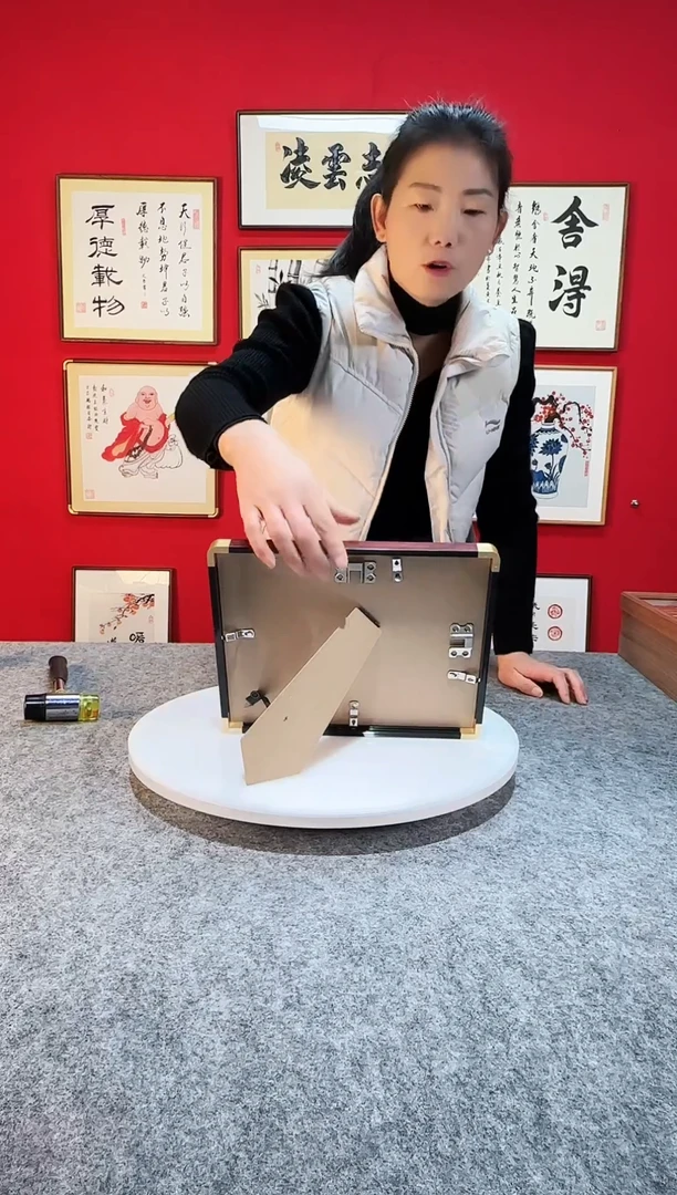 精品绘画作品摆台