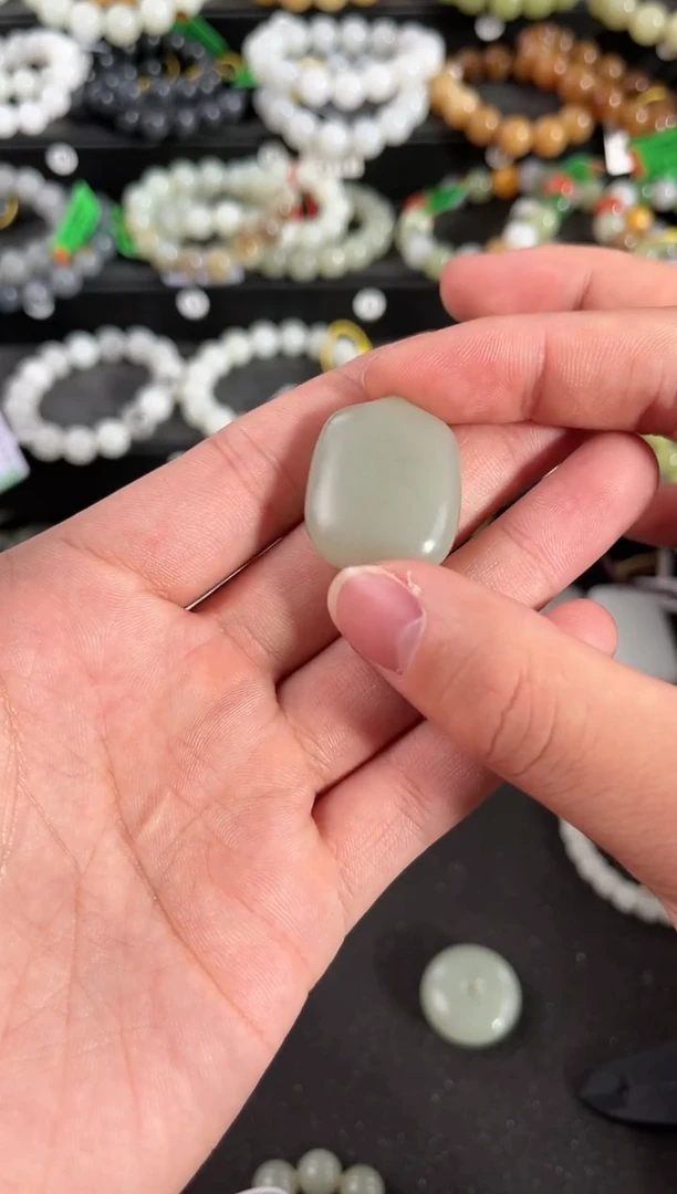 【闪购商品】和田玉无事牌未镶嵌且末青白水滴无事牌微色差