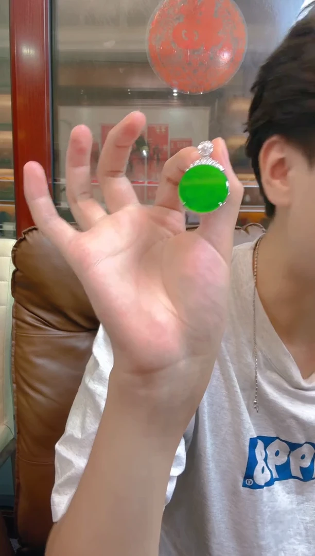翡翠银S925镶嵌吊坠(赠链)W****a天然A货翡翠