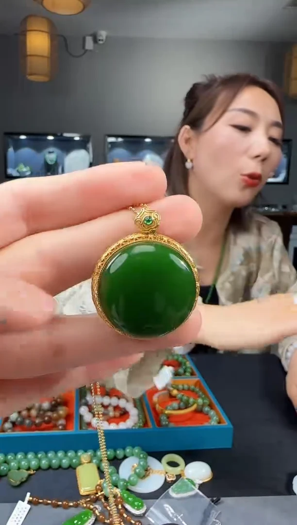 和田玉18K金镶嵌吊坠(不含链)1