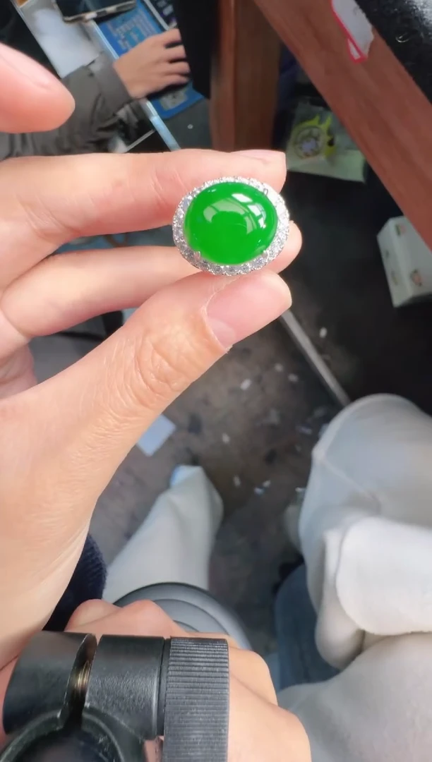 未镶嵌定制翡翠?****?A货有轻微色差属于正常现象，戒指1