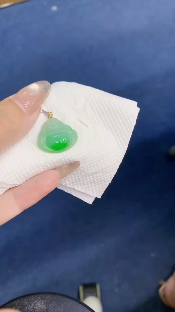 颈饰18K金镶嵌翡翠1