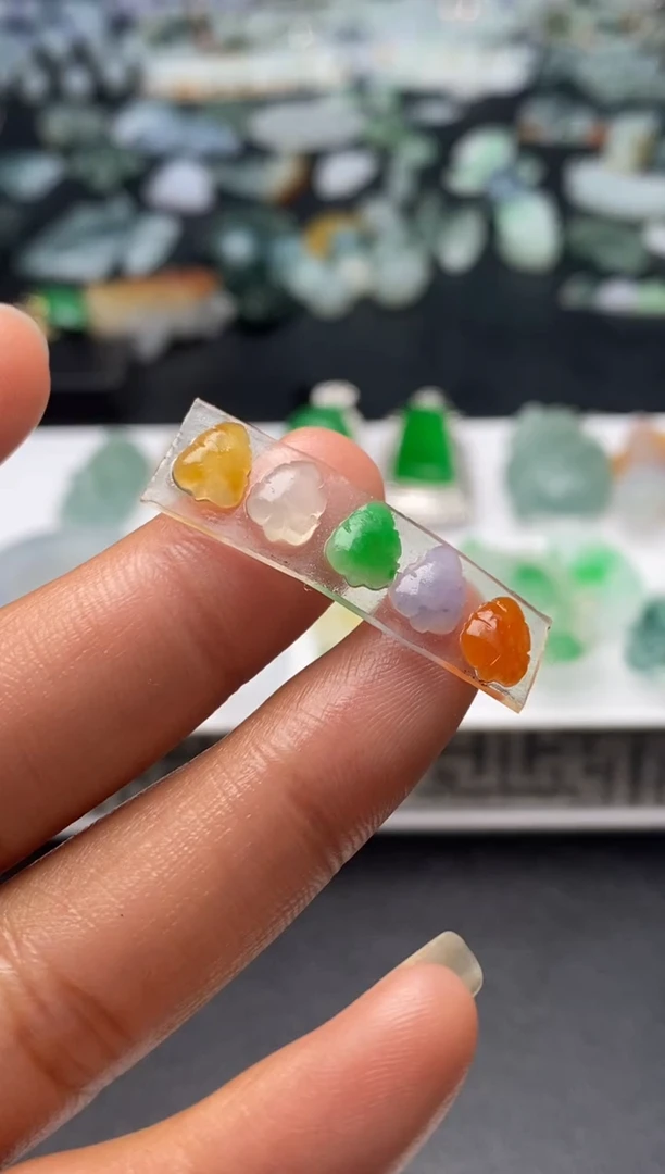 定制翡翠未镶嵌翡翠毛货多样性发其一