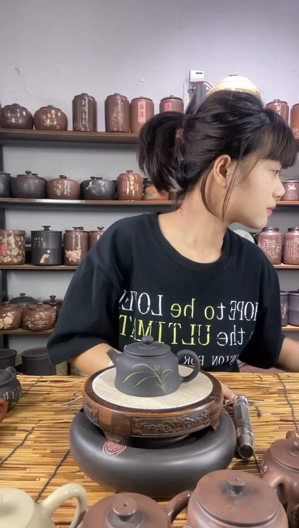 2建水紫陶手工彩填壶120C