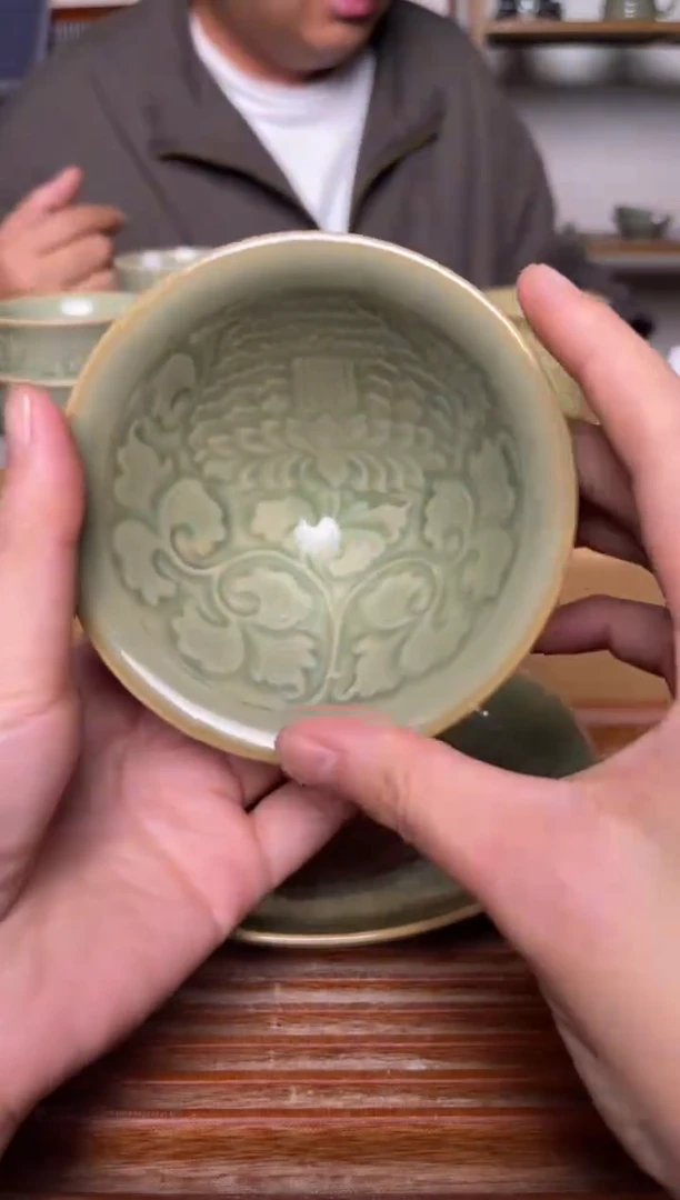 瓷器橄榄绿大观斗笠盏 微瑕