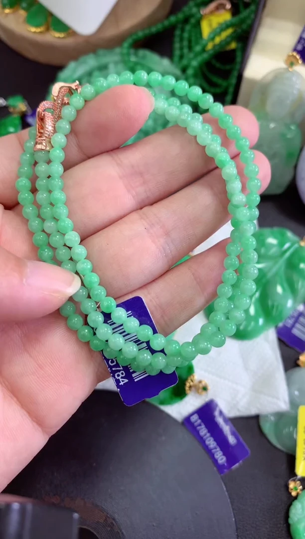 颈饰未镶嵌翡翠挂件