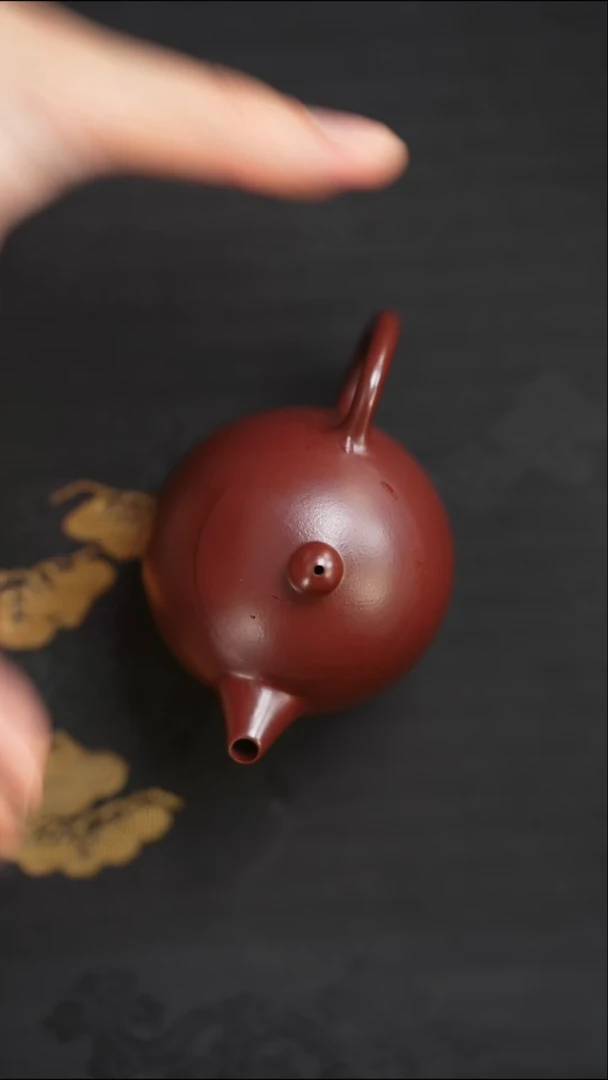 茶壶紫砂张健紫袍玉砂光素龙蛋110cc