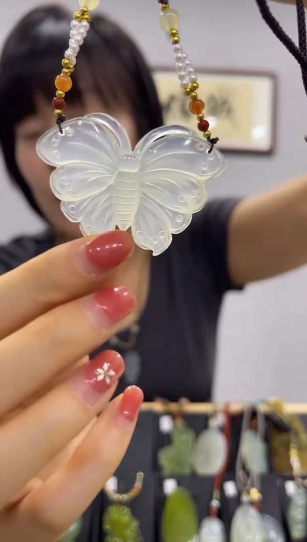 岫玉未镶嵌吊坠·