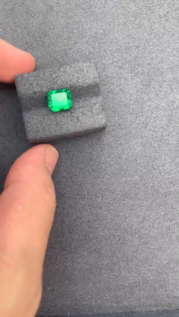 【闪购商品】祖母绿裸石未镶嵌2.5ct祖母绿