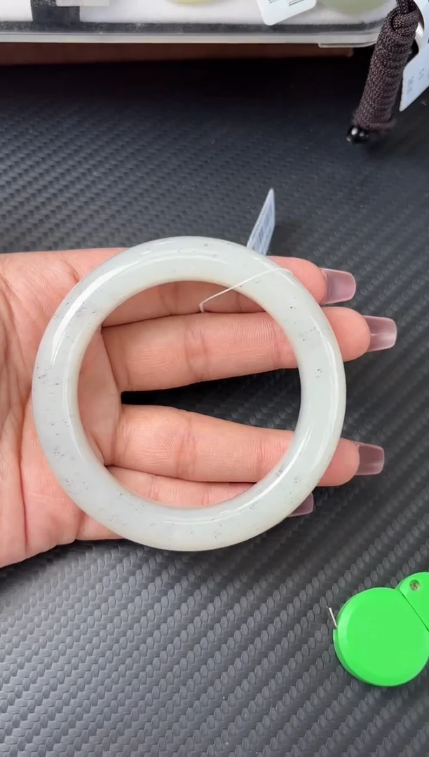 未镶嵌手镯和田玉黑山微色差55++j