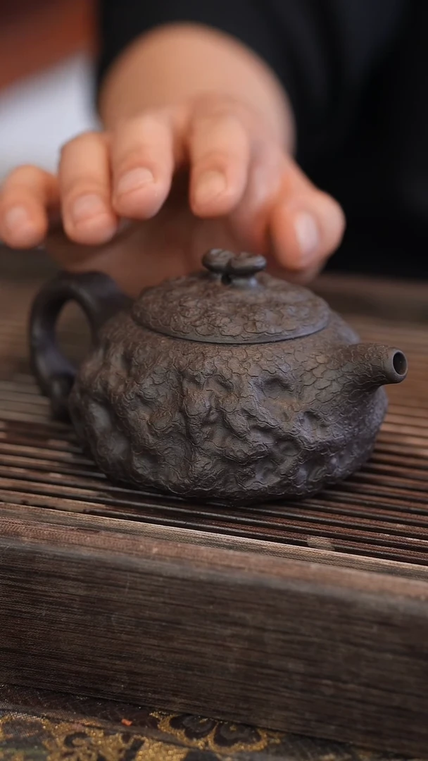 茶壶紫砂供春 黑金砂 270cc