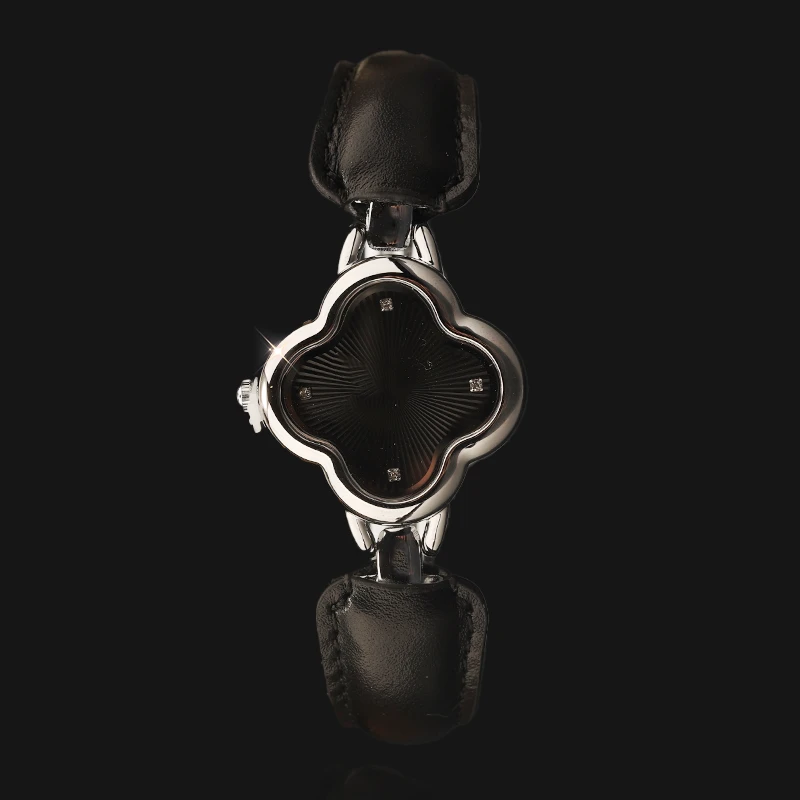 一漾 铜合金合成锆石手链 设计师款花花时尚 手链