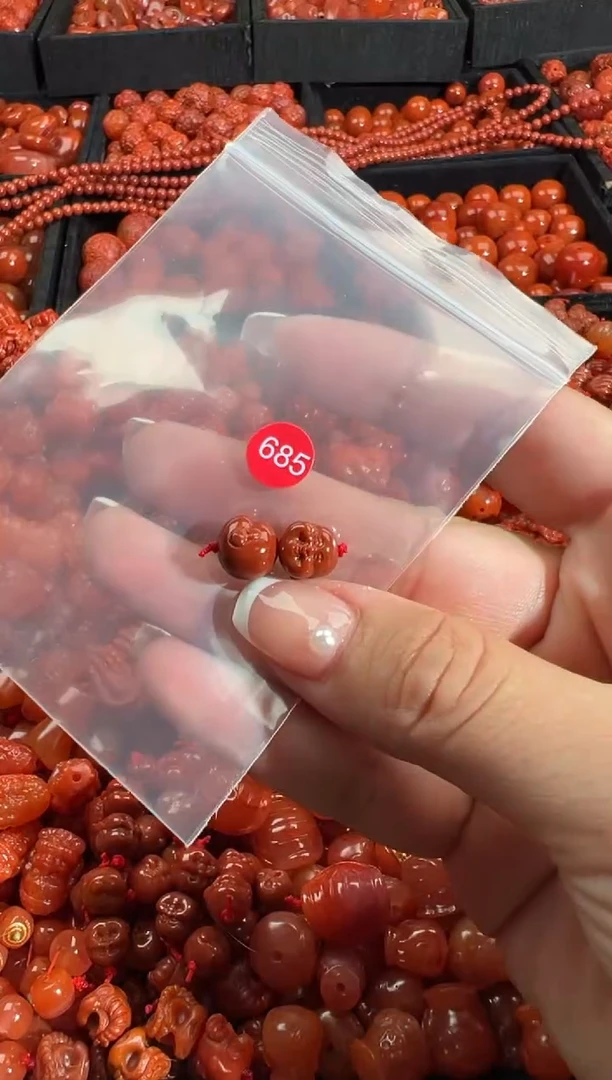 南红玛瑙未镶嵌颈饰1